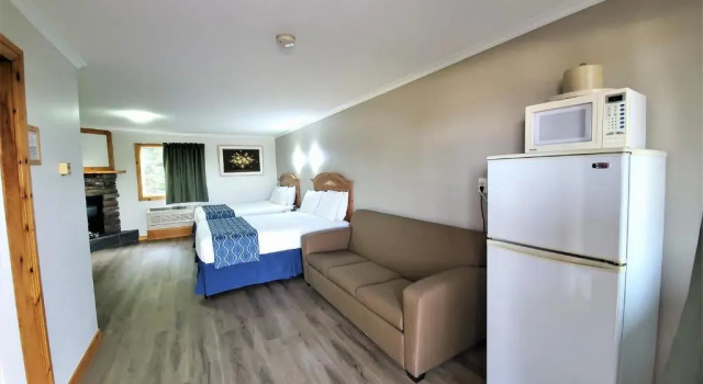 Люкс Knights Inn Colonial Fireside Inn