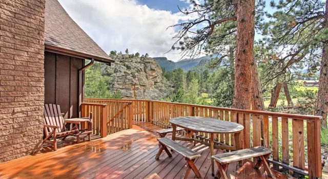 Коттедж с 4 комнатами с балконом 'peaceful Pines' Estes Park Home: Longs Peak View