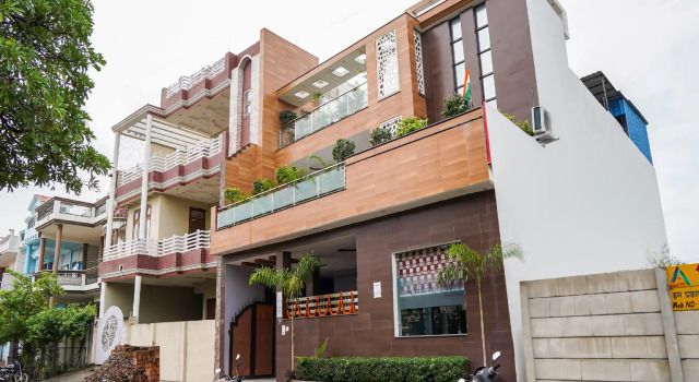 OYO 75521 Silk Inn