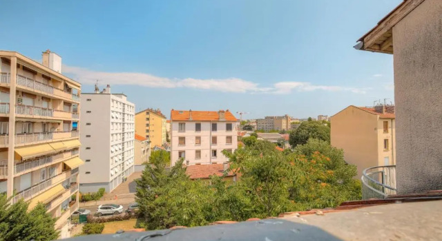 Appartement cosy pour weekend ou déplacement pro, Rezerwuj Apartament Hotele w Rhône z parkingiem, Parking