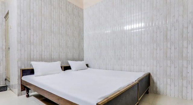 Spot On 60788 Hotel Venkatesh, Забронировать Отель Варанаси штат Уттар-Прадеш