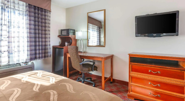 Четырёхместный номер Standard Quality Inn & Suites Goodyear - Phoenix West