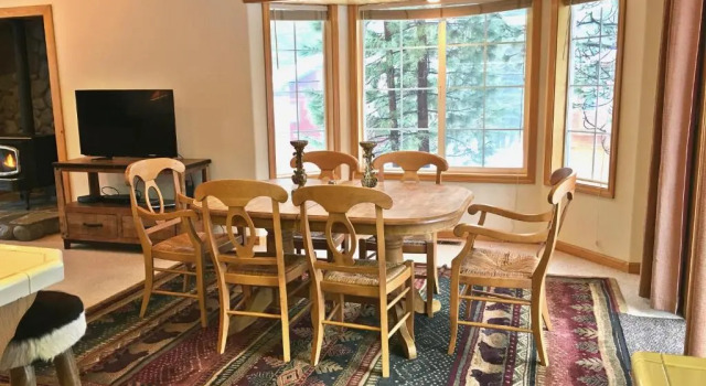 Коттедж Kingswood Estate Cabin Retreat