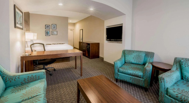 Двухместный номер Executive La Quinta Inn & Suites by Wyndham Fort Worth Arlington West