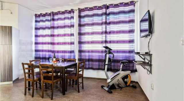 Beautiful Home In Razanj With Wifi, Buchen Sie Hotel Hotels in Gespanschaft Split-Dalmatien mit Pool, Schwimmbad