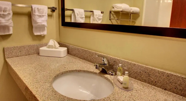 Четырёхместный номер Standard Cobblestone Inn & Suites - Harvey