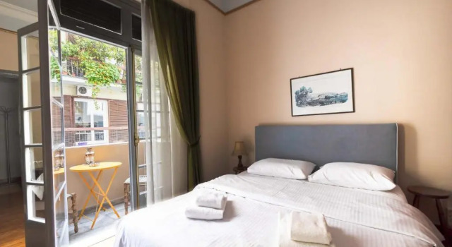 Ideal 4 bdr Apartment in Plaka for 10