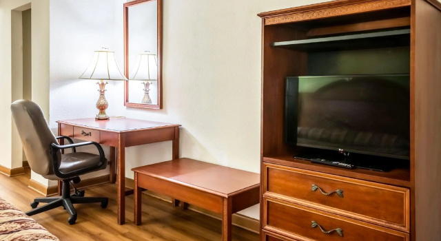 Четырёхместный номер Standard Studios and Suites 4 Less Emporia