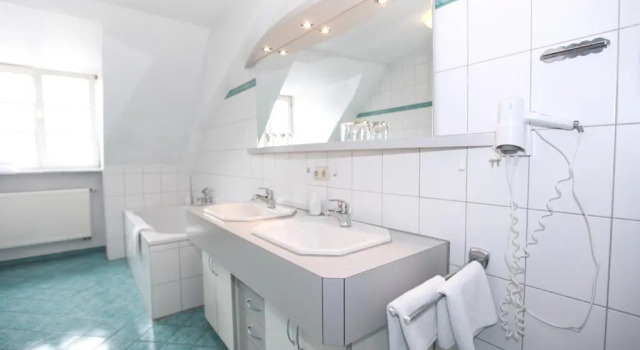Четырёхместный номер Standard Landhotel Hirsch