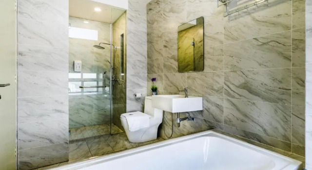Двухместный номер Deluxe Imperio Residences Private Bathtub or Jacuzzi by Nestcove