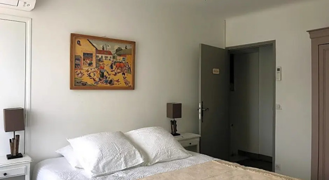 Chambres d'Hôtes et Gîtes Le Mas Mellou, Book Hotel Hoteller i Vaucluse med parkering, Parkering