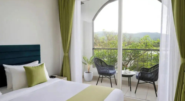 Номер Premium с балконом Stone Wood Hotel Amboli