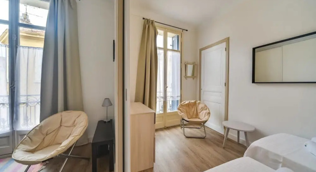 Henry IV Apartment 2
