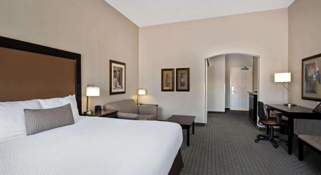 Двухместный люкс с 2 комнатами с балконом La Quinta by Wyndham Paso Robles
