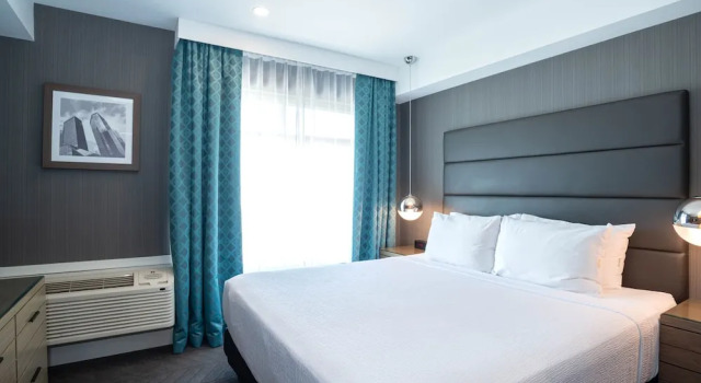 Двухместный люкс Grand Sandman Signature Calgary Airport Hotel