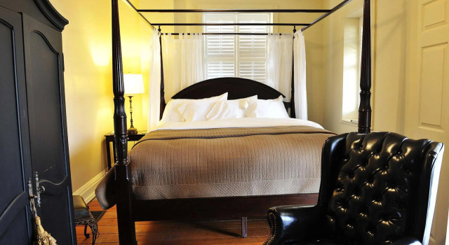 Plantation House Bed & Breakfast, Book Hotel Port Hope Northumberland, near Canadian Fire Fighters