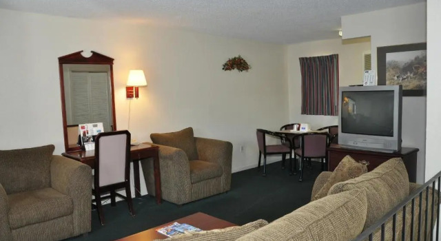 MERRIMAC INN & SUITES, Забронировать Отель Уильямсберг Виргиния