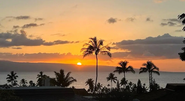 Кровать в общем номере с 6 комнатами с балконом Kaanapali Plantation Resort by KBM