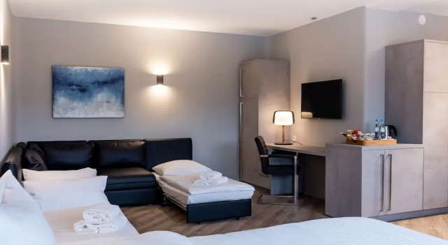 Люкс Deluxe Hotel Circle Inn - Closest to Air Base