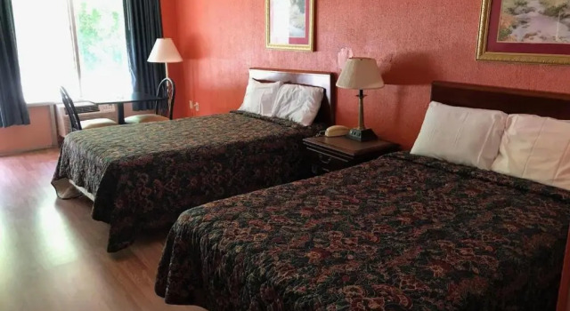 Четырёхместный номер Standard Daniel Boone Motor Inn