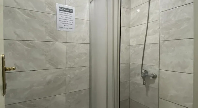Кровать в общем номере с видом на город Gold Coast Hostel