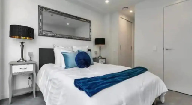 Stylish 2-Storey Retreat With Parking Zodiak Stays, Забронировать Дом для отпуска Отели Окленда с парковкой, рядом с Вестерн-Парк, Парковка