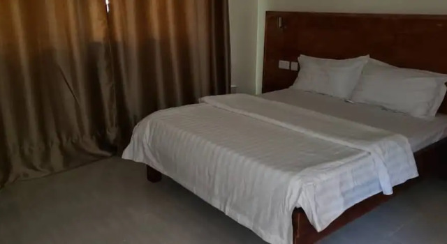 O podwyższonym standardzie pokój Rocy Hotel