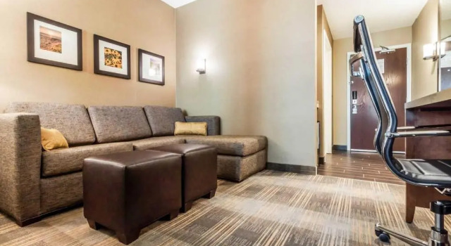 Люкс Comfort Suites University Brookings