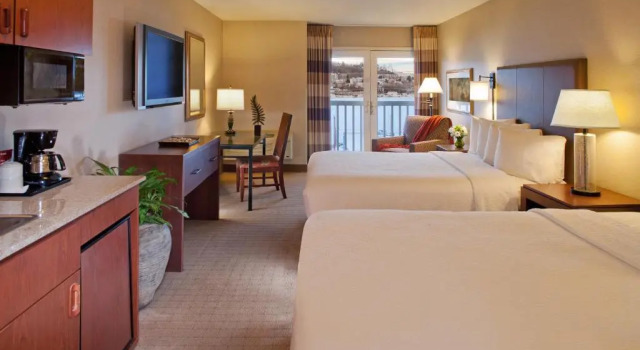 Четырёхместный номер Standard с видом на озеро Silver Cloud Hotel - Seattle Lake Union