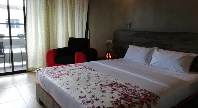 OYO 90114 Home Rest Hotel, Varaa Hotelli Hotellit Johor pysäköinnillä, Pysäköinti