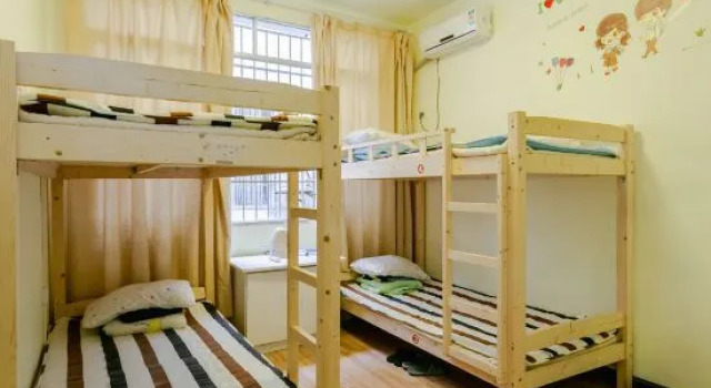 Кровать в общем номере (мужской номер) Music & Stories Youth Hostel