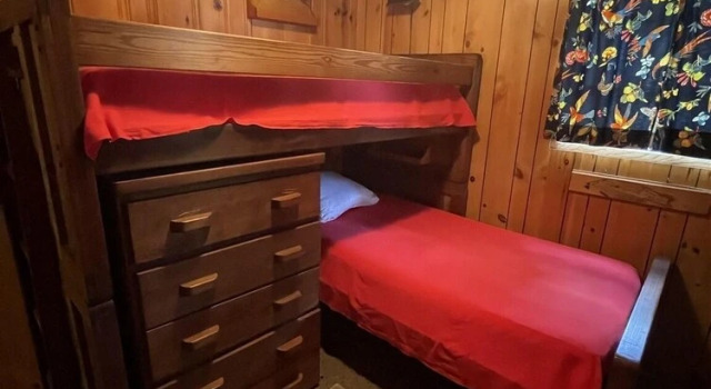 Greens Limit 6 2 Bedroom Cottage by RedAwning, Book Feriehus Sebago Maine
