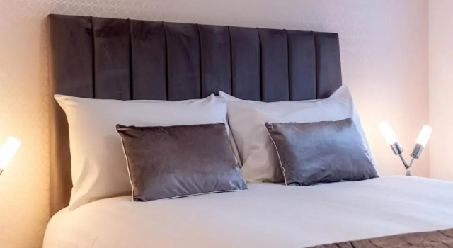 Коттедж LONG STAYS 20pct OFF - LARGE 4BED-Pool Table & Parking By Klarok Short Lets & Serviced Accommodation