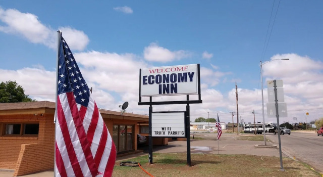 Economy Inn, Book Hotel Hoteller i Brownfield med parkering, Parkering