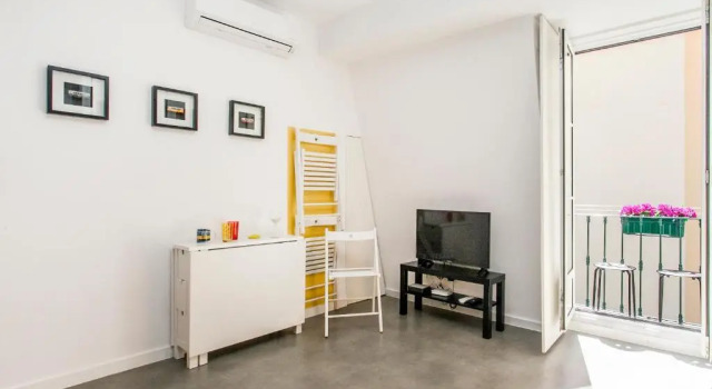Апартаменты The Love Tram Apartment
