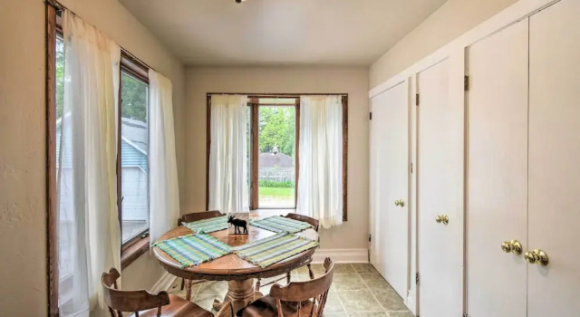 Walkable Lake Elkhart Apt: Dine, Shop, Swim!, Buchen Sie Ferienhaus Elkhart Lake Wisconsin
