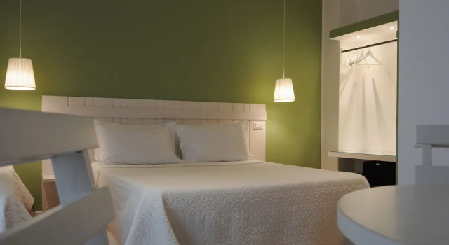 Четырёхместный номер Luxury с балконом B&B Medinblu Via Miraglia