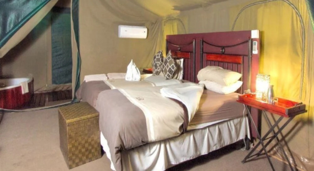 Camp Savuti, Book Hotel Hoteller i Northwest District med parkering, Parkering