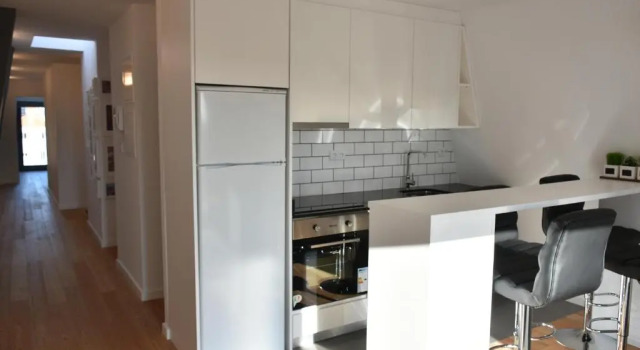 Апартаменты Sunny Penthouse whith balcony 9min walk main station