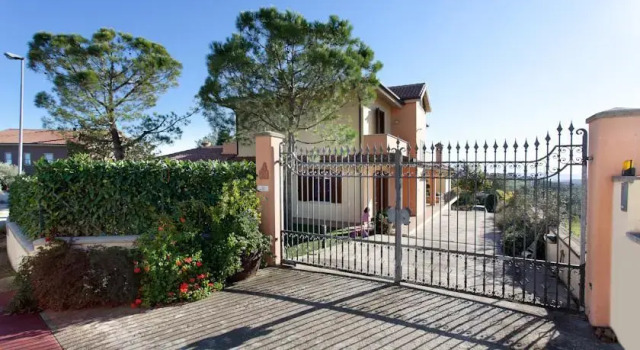 B&B Villa I Due Pini, Rezervați Bed and Breakfast Collecorvino Abruzzo
