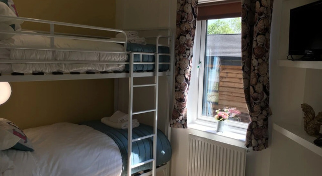 Squirrel Lodge 41 with Hot Tub, Newton Stewart, Book Hotel Minnigaff Scotland