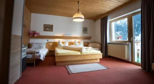 Haus Lutz, Prenota Hotel Hotel a Tirolo con parcheggio, Parcheggio