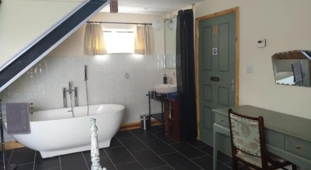Коттедж с 4 комнатами C Farmhouse Accommodation