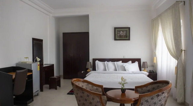 His Majesty's Hotel and Apartments