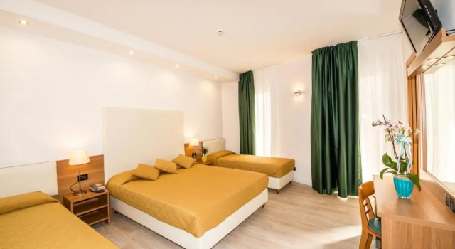Четырёхместный номер Standard с частичным видом на море Hotel Sayonara