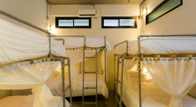 Кровать в общем номере (женский номер) Bloo Hostel