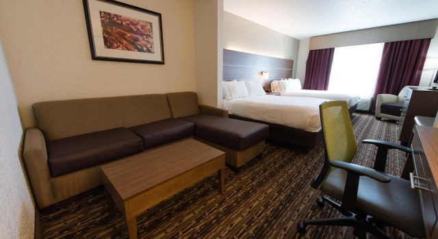 Четырёхместный люкс Holiday Inn Express Hotel & Suites Walterboro I-95