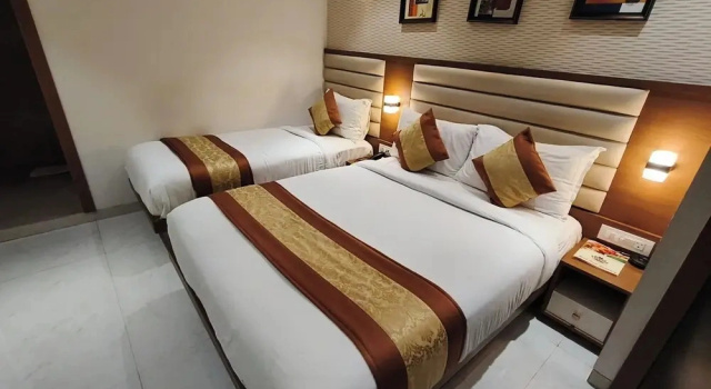 Трёхместный семейный люкс Hotel Pearl Residency Thane