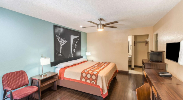 Super 8 by Wyndham Austin University/Downtown Area