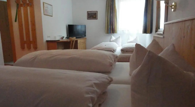 Четырёхместный номер Standard Hotel Traube